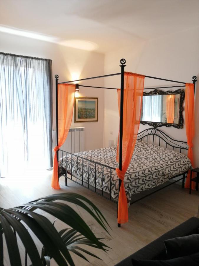 Love Mirrors And Flowers - Affitti Brevi Italia Apartment บารี ภายนอก รูปภาพ