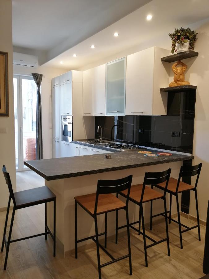 Love Mirrors And Flowers - Affitti Brevi Italia Apartment บารี ภายนอก รูปภาพ