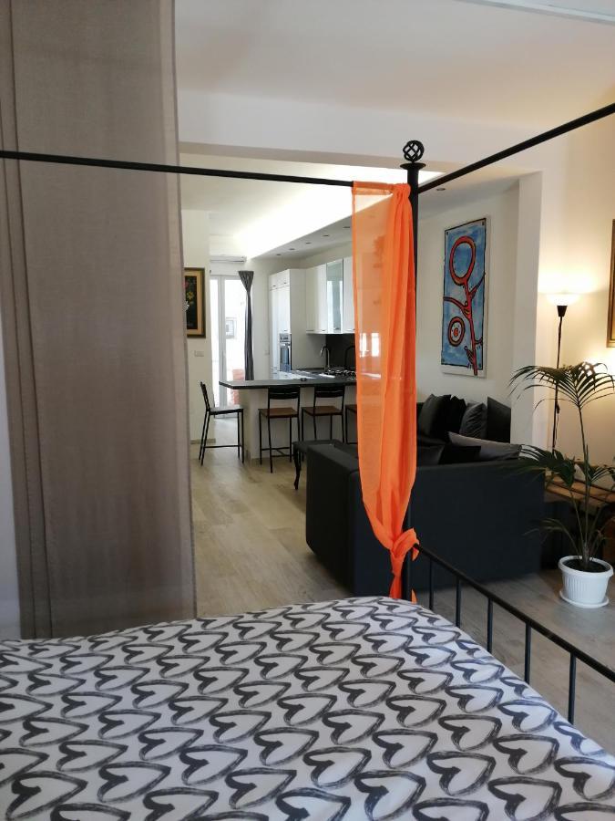 Love Mirrors And Flowers - Affitti Brevi Italia Apartment บารี ภายนอก รูปภาพ